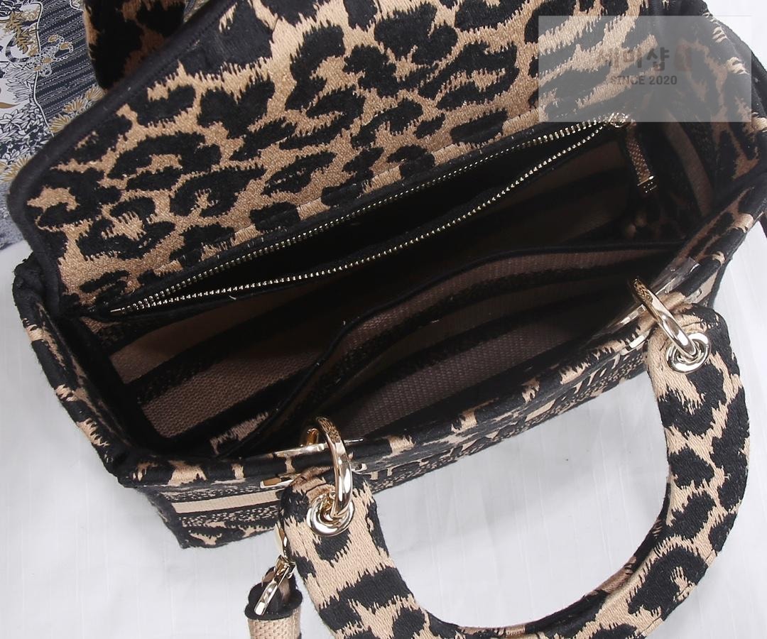 D I O R Dior Lady D-Lite Medium Bag 5번 이미지