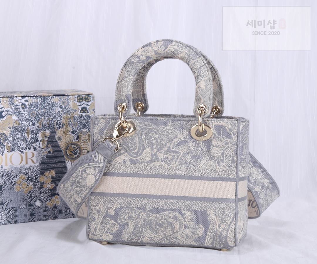 D I O R Dior Lady D-Lite Medium Bag 28번 이미지
