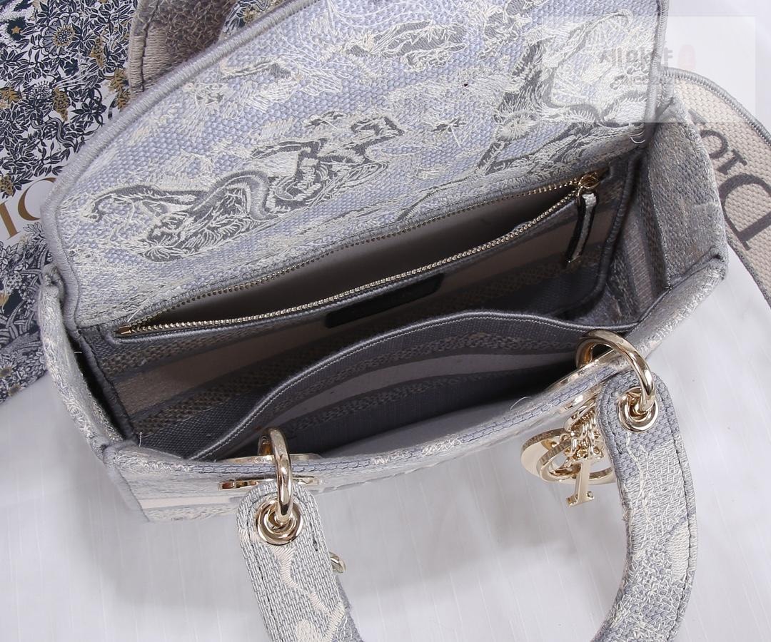 D I O R Dior Lady D-Lite Medium Bag 13번 이미지