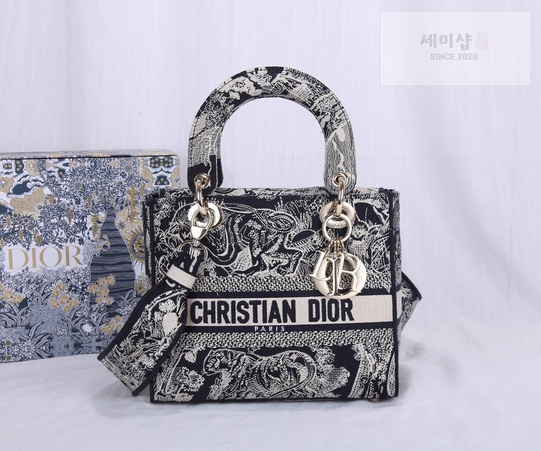 D I O R Dior Lady D-Lite Medium Bag 16번 이미지
