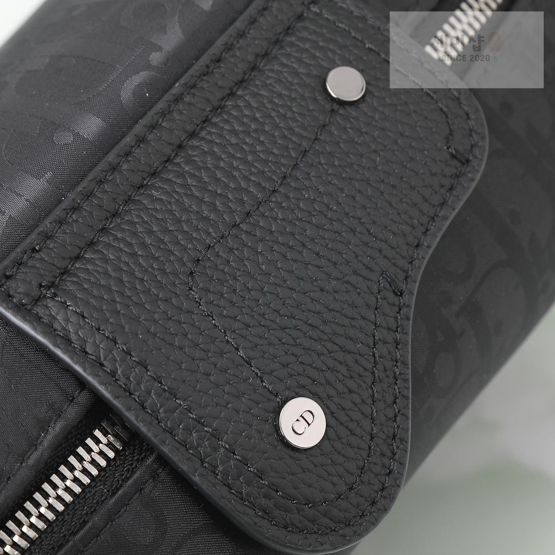 D I O R Dior Lingot Toiletry Bag 26번 이미지