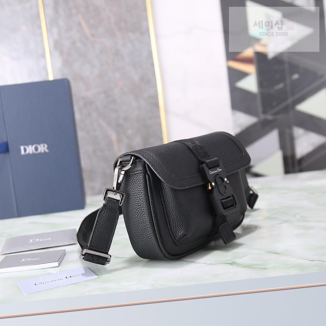 D I O R Dior Mini Hit The Road Bag 8번 이미지