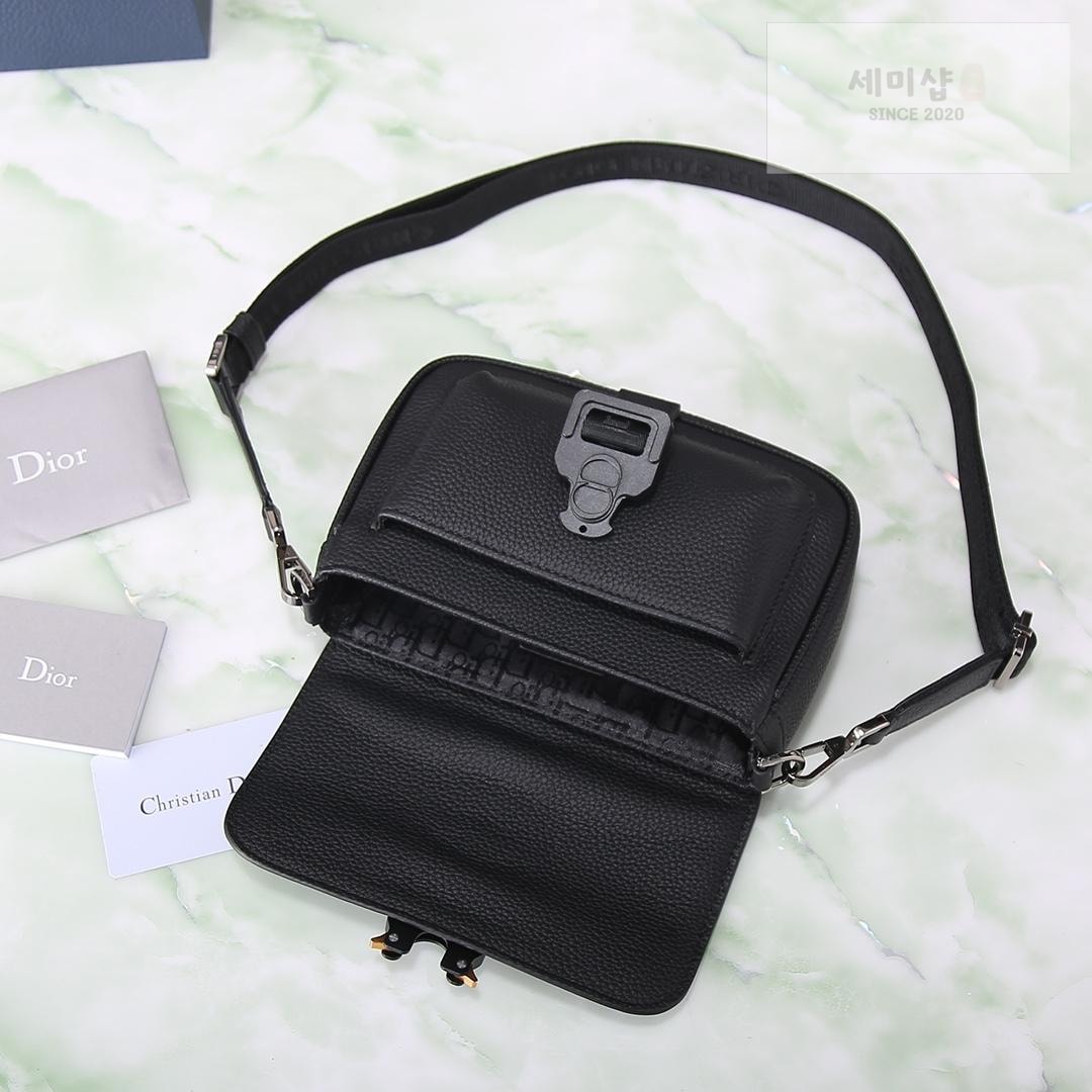 D I O R Dior Mini Hit The Road Bag 12번 이미지