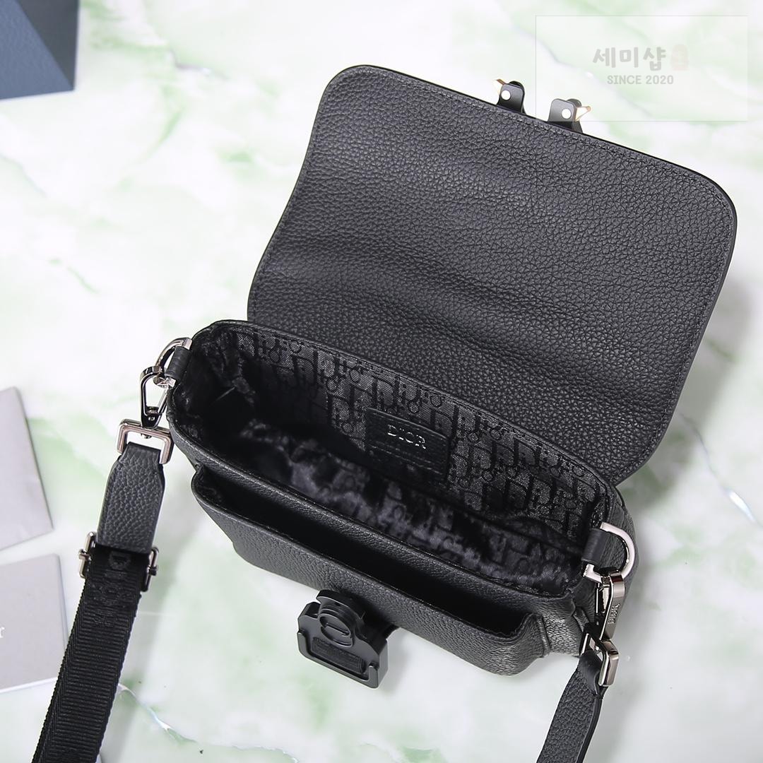 D I O R Dior Mini Hit The Road Bag 13번 이미지