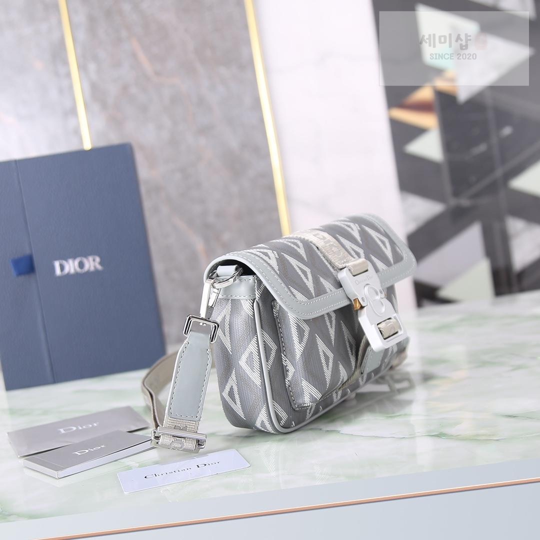 D I O R Dior Mini Hit The Road Bag 16번 이미지