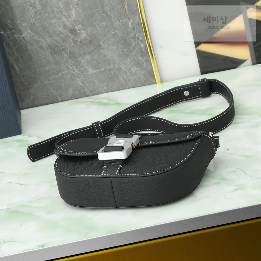 D I O R Dior Saddle Mini Flap Messenger Bag 4번 이미지