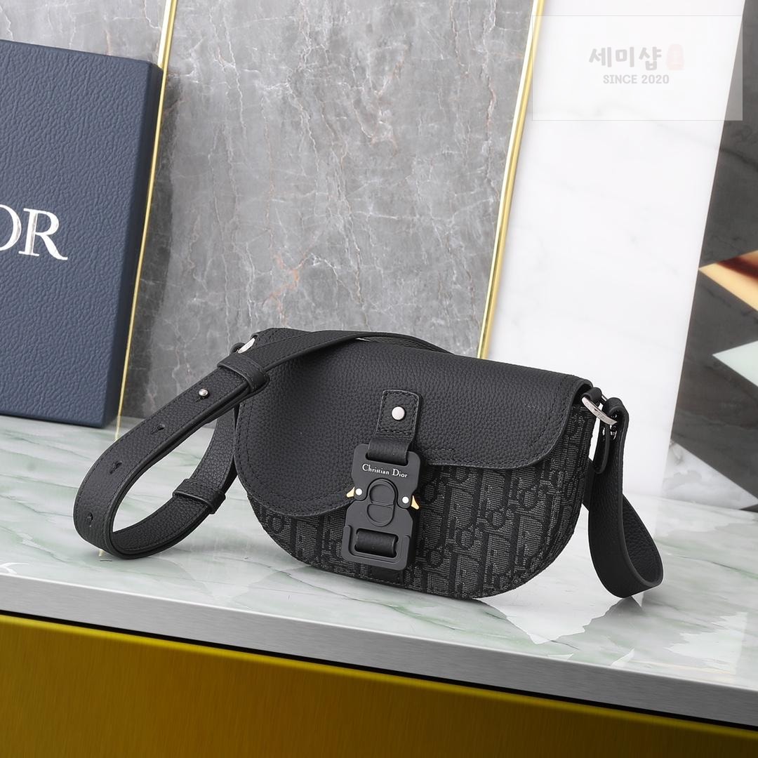 D I O R Dior Saddle Mini Flap Messenger Bag 7번 이미지