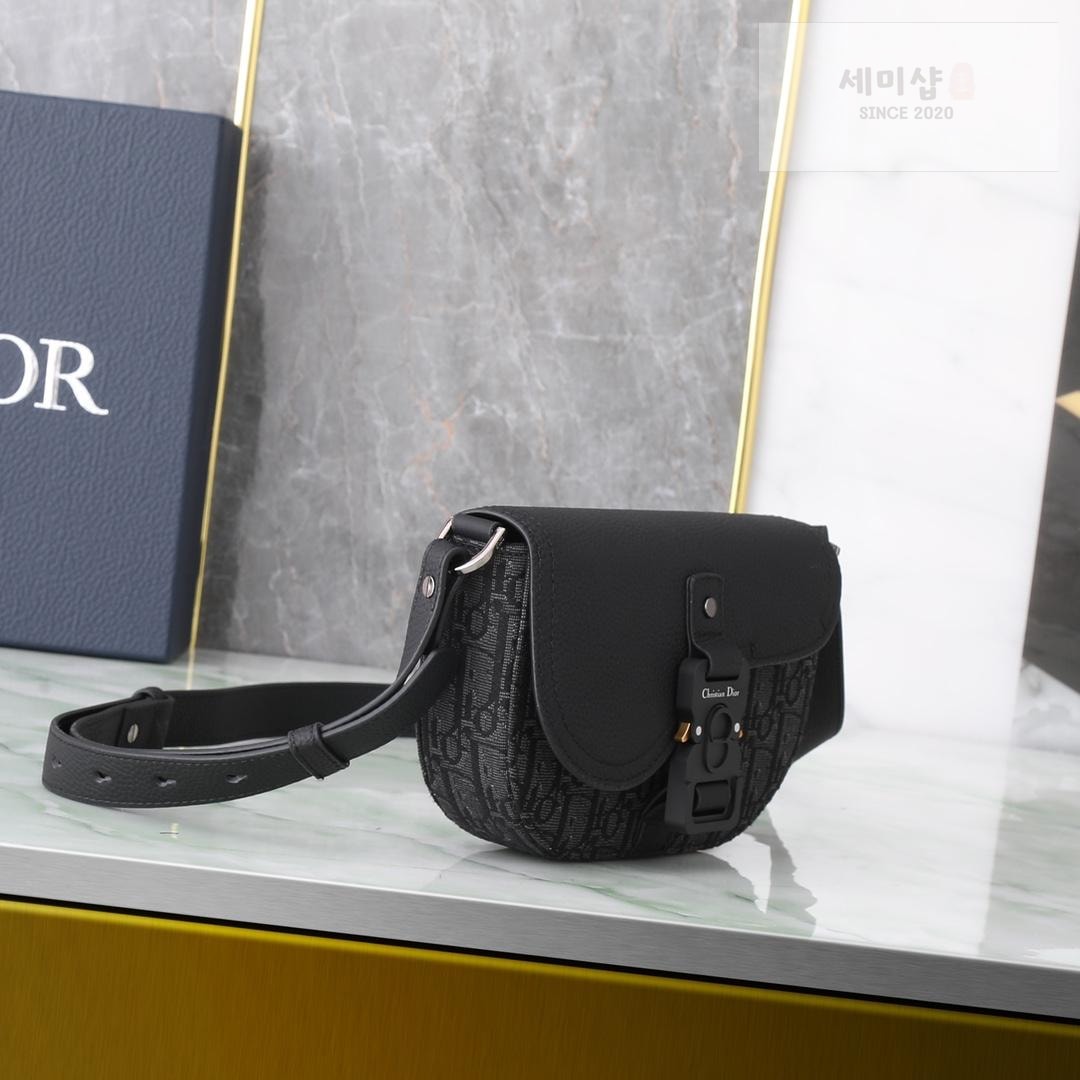 D I O R Dior Saddle Mini Flap Messenger Bag 9번 이미지