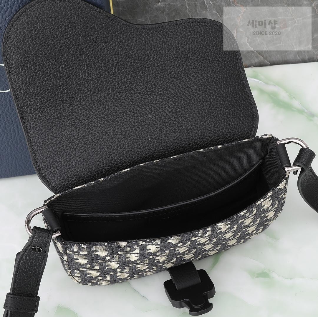 D I O R Dior Saddle Mini Flap Messenger Bag 18번 이미지