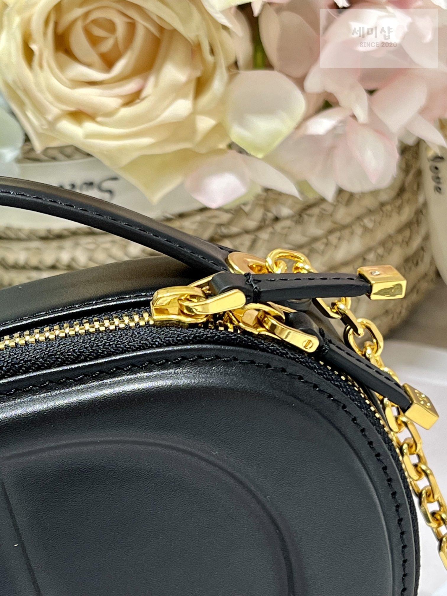 D I O R Dior Signature Oval Camera Bag 4번 이미지