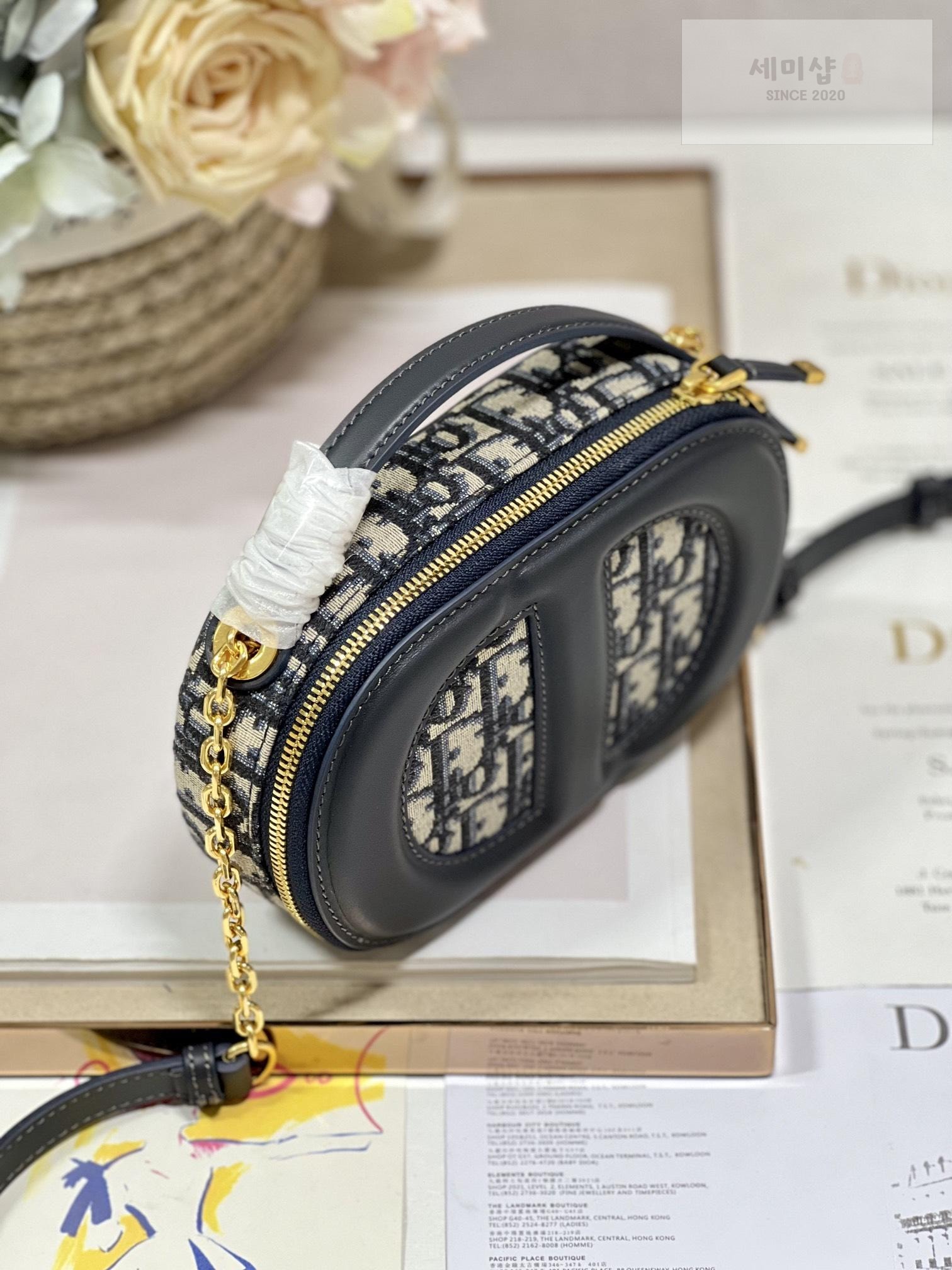 D I O R Dior Signature Oval Camera Bag 18번 이미지