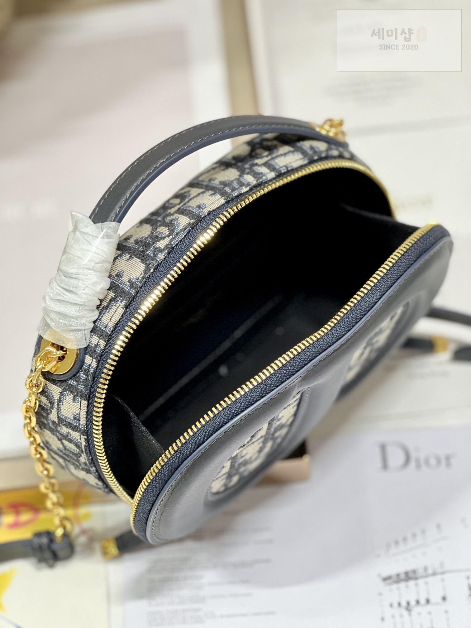 D I O R Dior Signature Oval Camera Bag 20번 이미지
