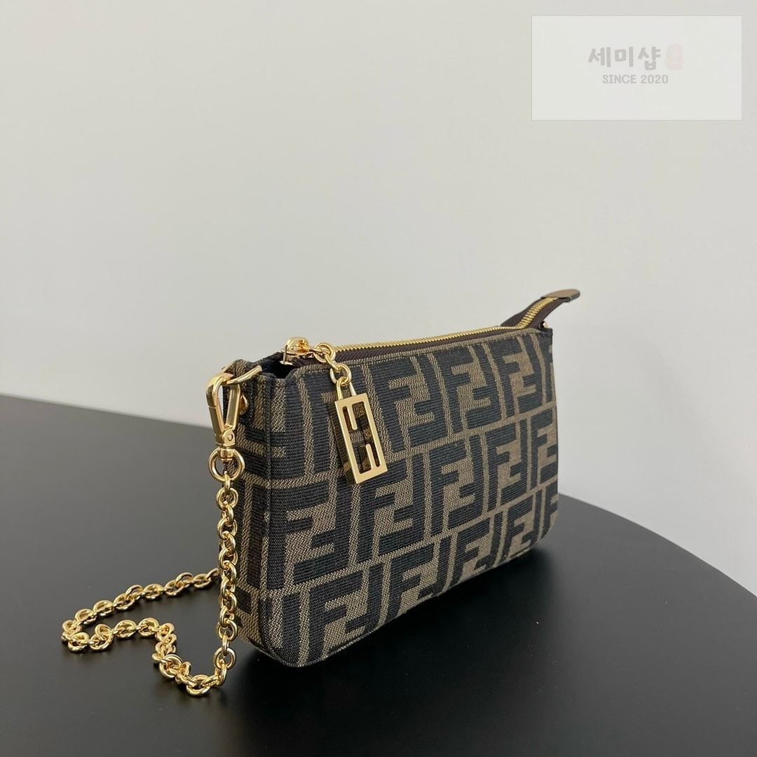 펜디 펜디 FF 패브릭 슬림 파우치 FF 모노그램 Bag 3번 이미지