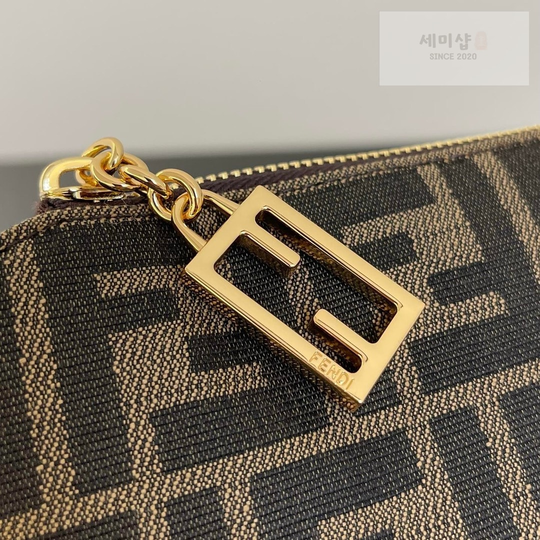 펜디 펜디 FF 패브릭 슬림 파우치 FF 모노그램 Bag 6번 이미지