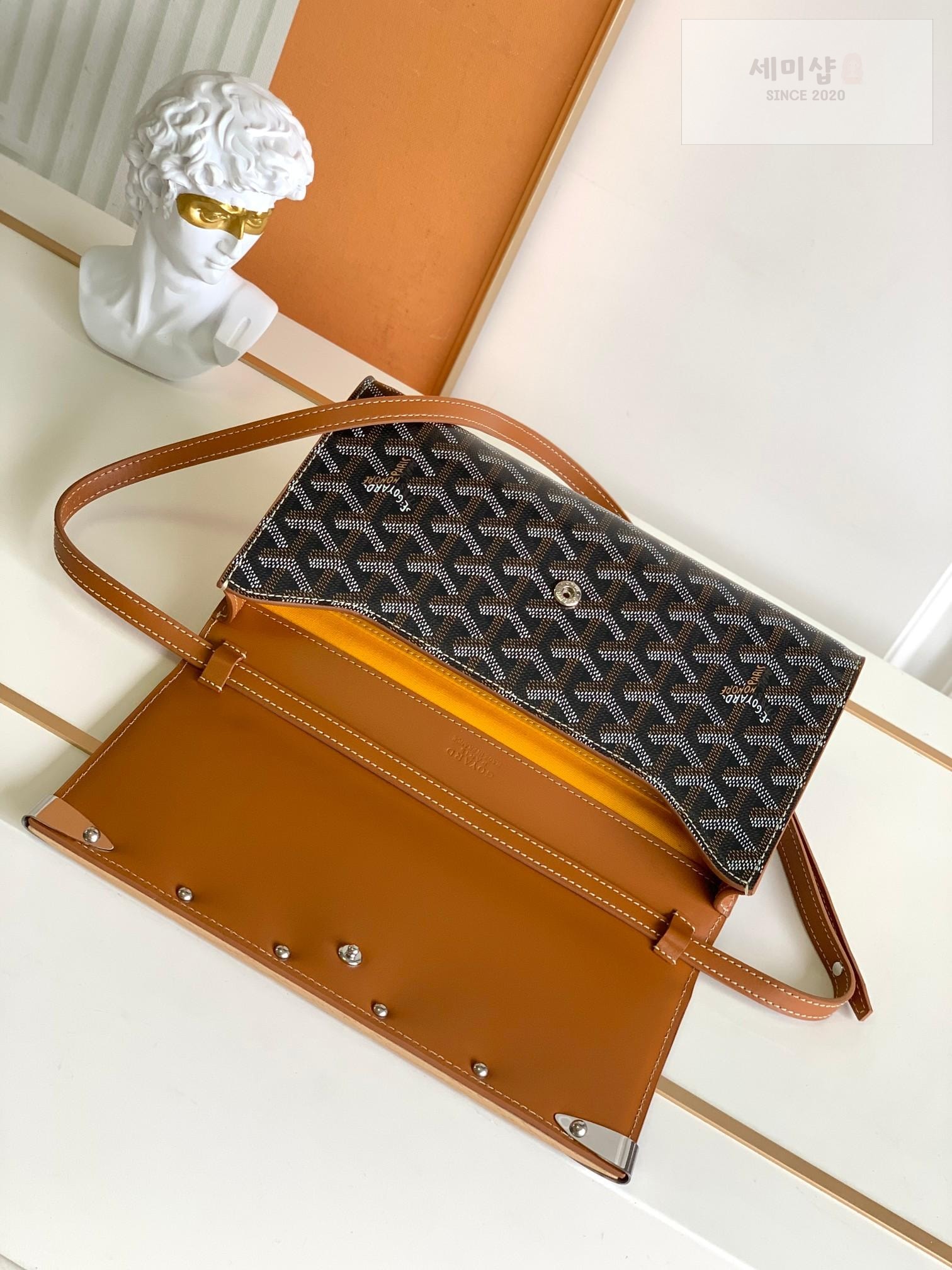 G O Y A R D Goyard Monte Carlo Clutch PM Bag 79번 이미지