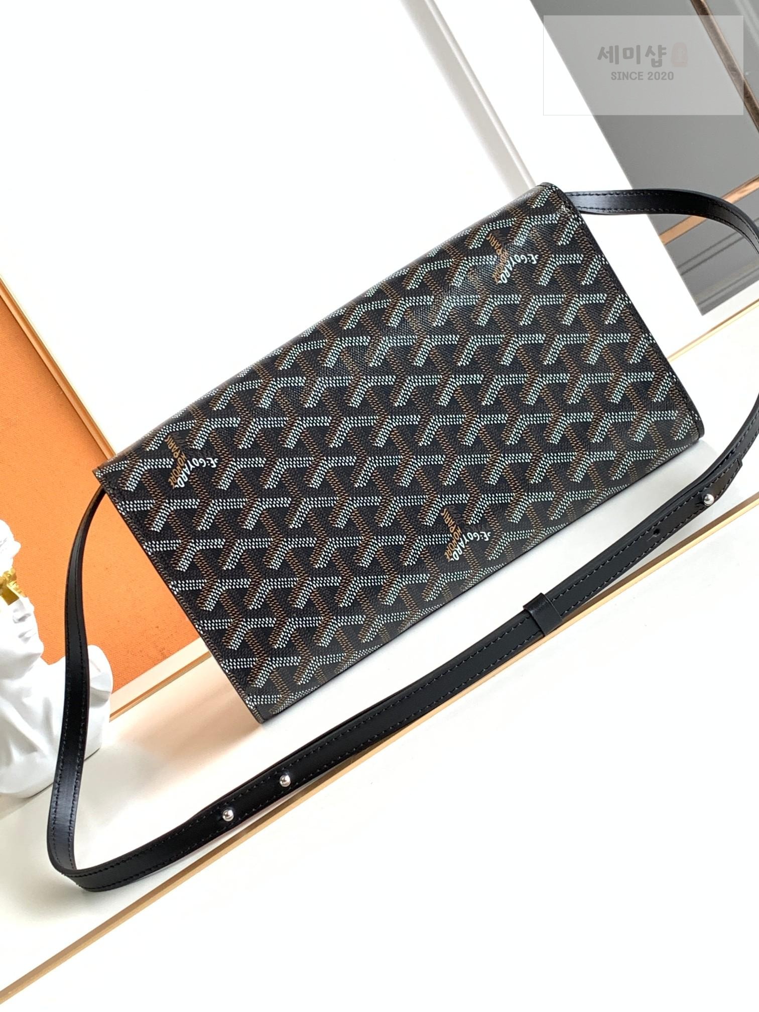 G O Y A R D Goyard Monte Carlo Clutch PM Bag 48번 이미지
