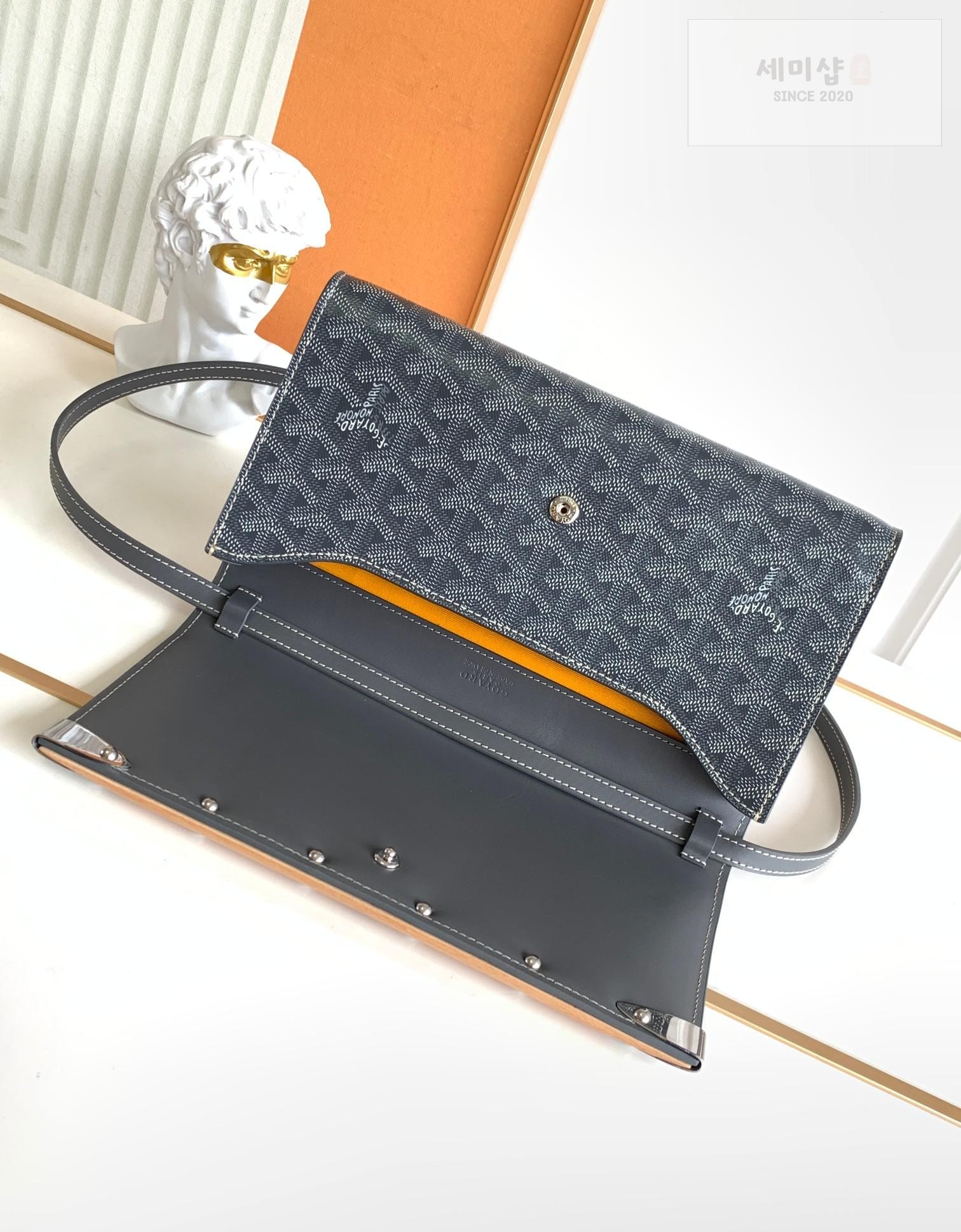 G O Y A R D Goyard Monte Carlo Clutch PM Bag 59번 이미지