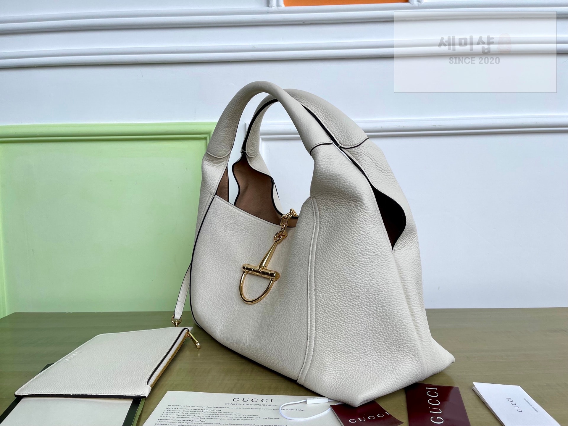 Gucci 구찌 소프트비트 맥시 숄더백 화이트 Bag 3번 이미지
