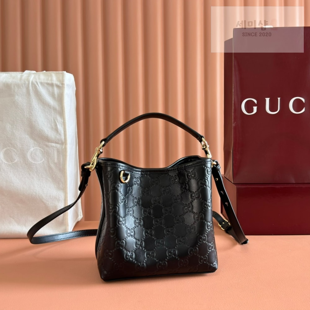 Gucci Gucci GG Emblem Bucket Bag 1번 이미지
