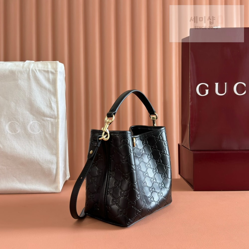 Gucci Gucci GG Emblem Bucket Bag 3번 이미지