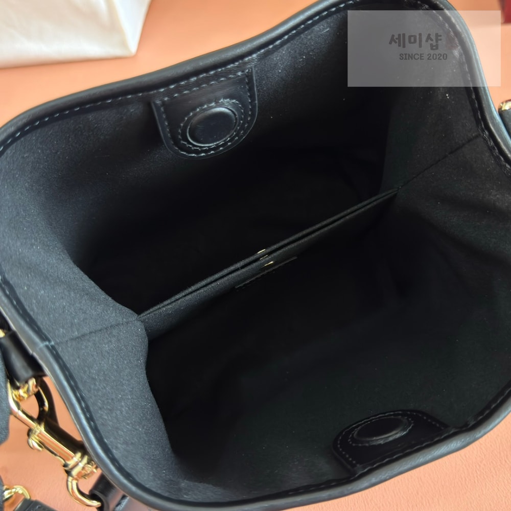 Gucci Gucci GG Emblem Bucket Bag 7번 이미지