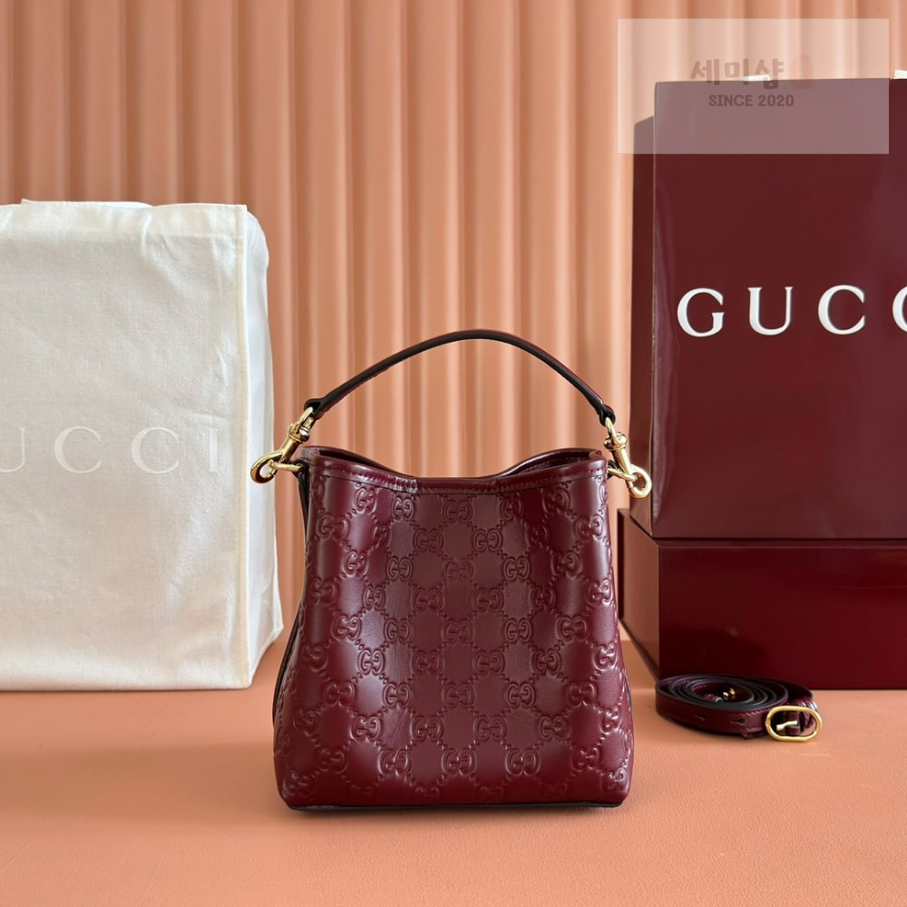 Gucci Gucci GG Emblem Bucket Bag 2번 이미지