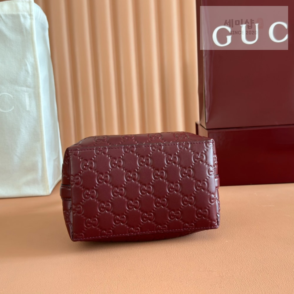 Gucci Gucci GG Emblem Bucket Bag 4번 이미지
