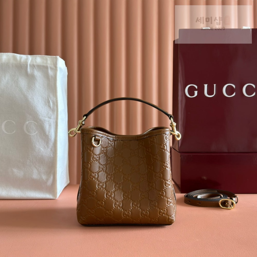 Gucci Gucci GG Emblem Bucket Bag 1번 이미지