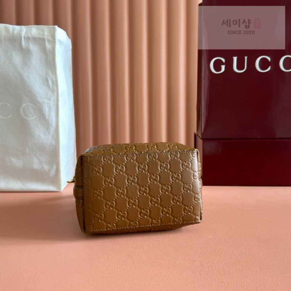 Gucci Gucci GG Emblem Bucket Bag 4번 이미지