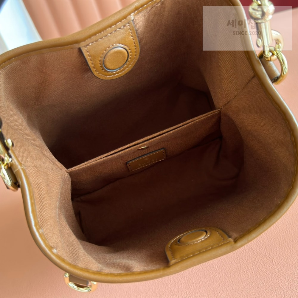 Gucci Gucci GG Emblem Bucket Bag 7번 이미지