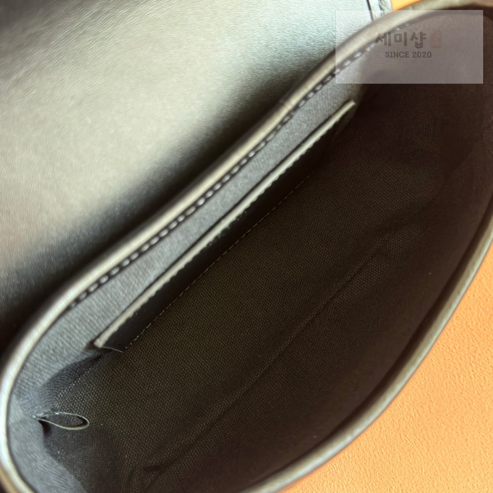 Gucci Gucci GG Emblem Shoulder Bag 5번 이미지