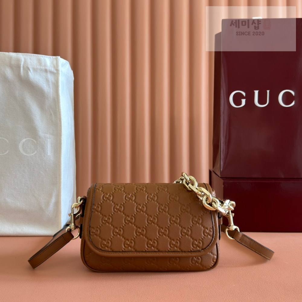 Gucci Gucci GG Emblem Shoulder Bag 6번 이미지