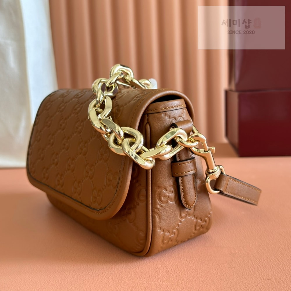 Gucci Gucci GG Emblem Shoulder Bag 20번 이미지