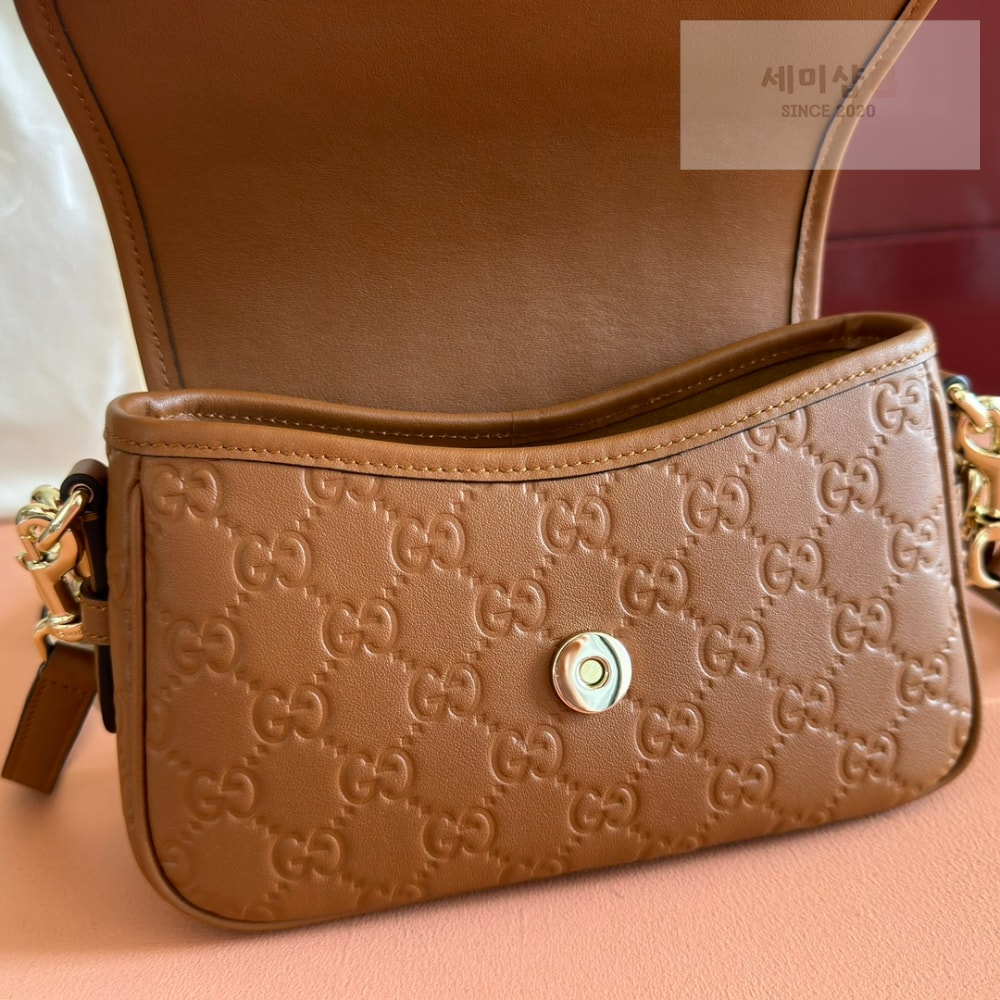 Gucci Gucci GG Emblem Shoulder Bag 15번 이미지