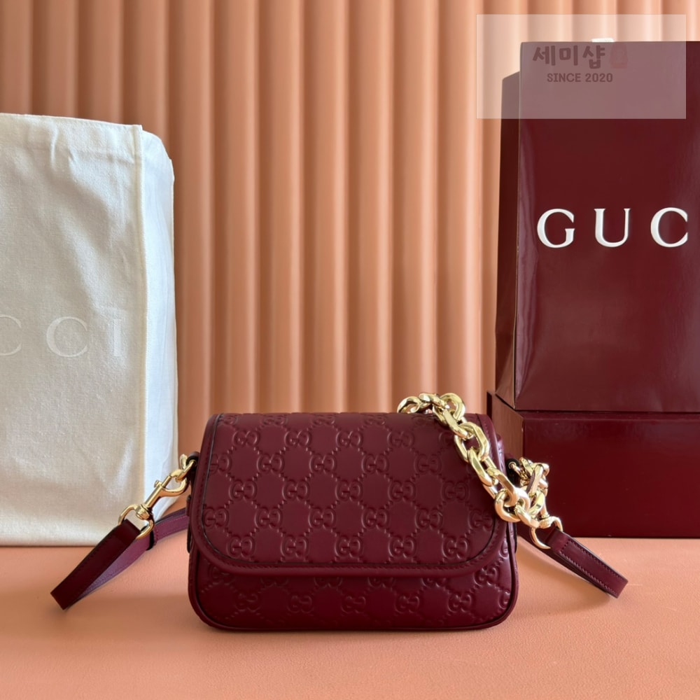 Gucci Gucci GG Emblem Shoulder Bag 12번 이미지