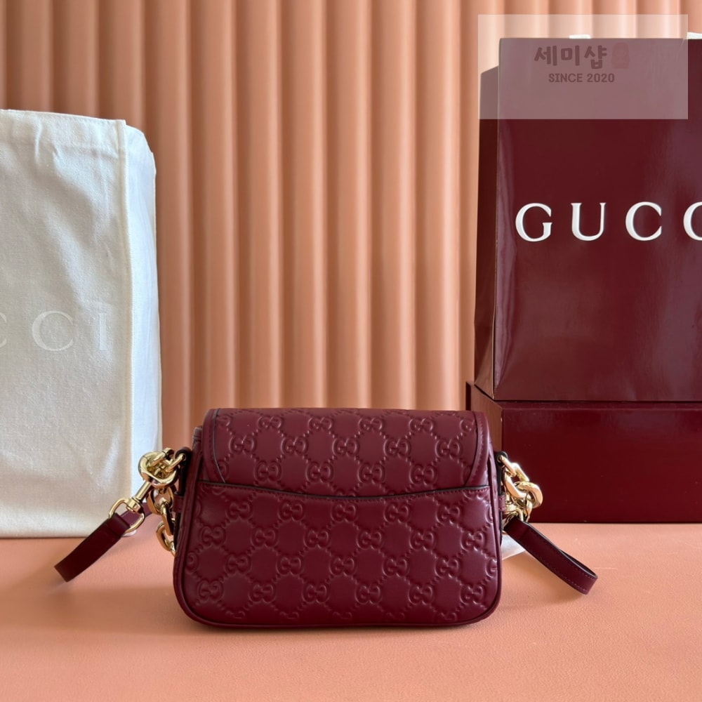 Gucci Gucci GG Emblem Shoulder Bag 10번 이미지