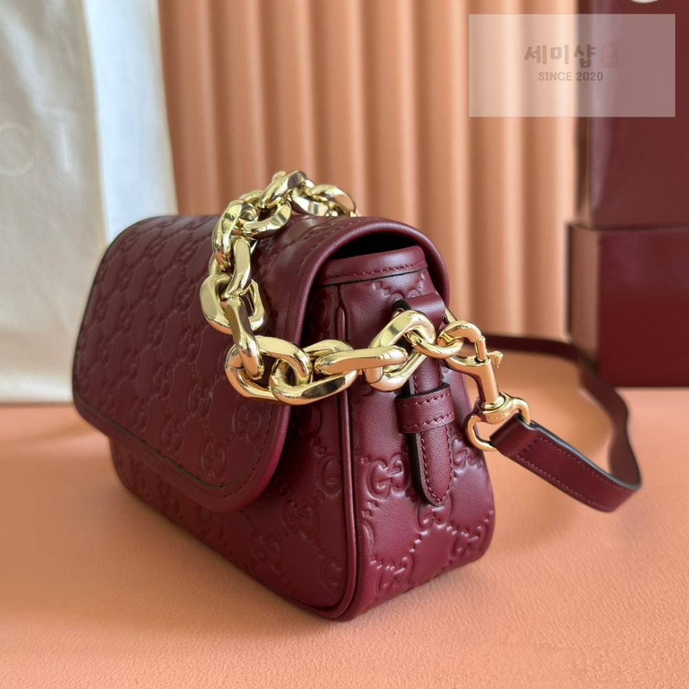 Gucci Gucci GG Emblem Shoulder Bag 13번 이미지
