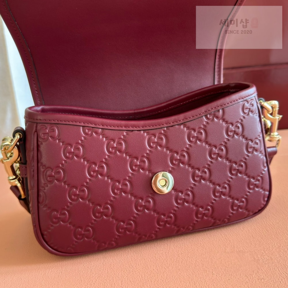 Gucci Gucci GG Emblem Shoulder Bag 11번 이미지