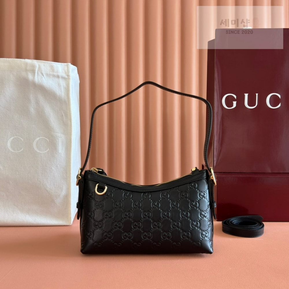 Gucci Gucci GG Emblem Shoulder Bag 1번 이미지