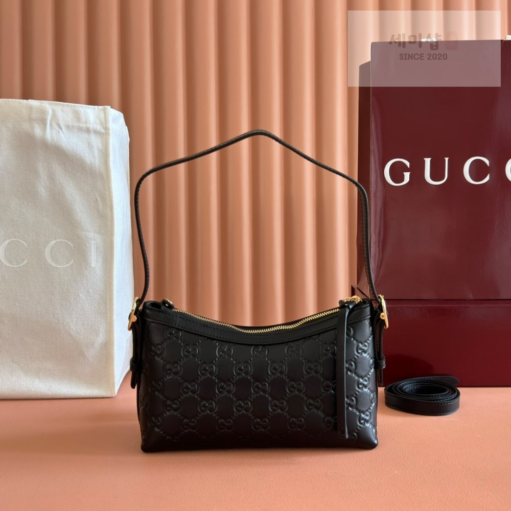 Gucci Gucci GG Emblem Shoulder Bag 11번 이미지