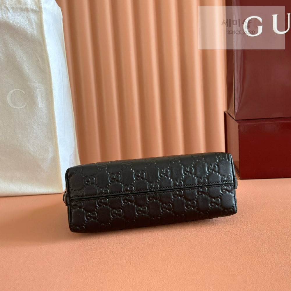 Gucci Gucci GG Emblem Shoulder Bag 5번 이미지