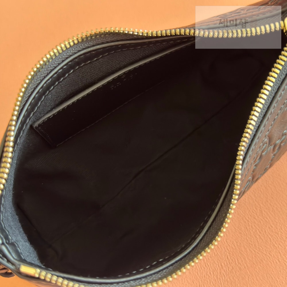 Gucci Gucci GG Emblem Shoulder Bag 6번 이미지
