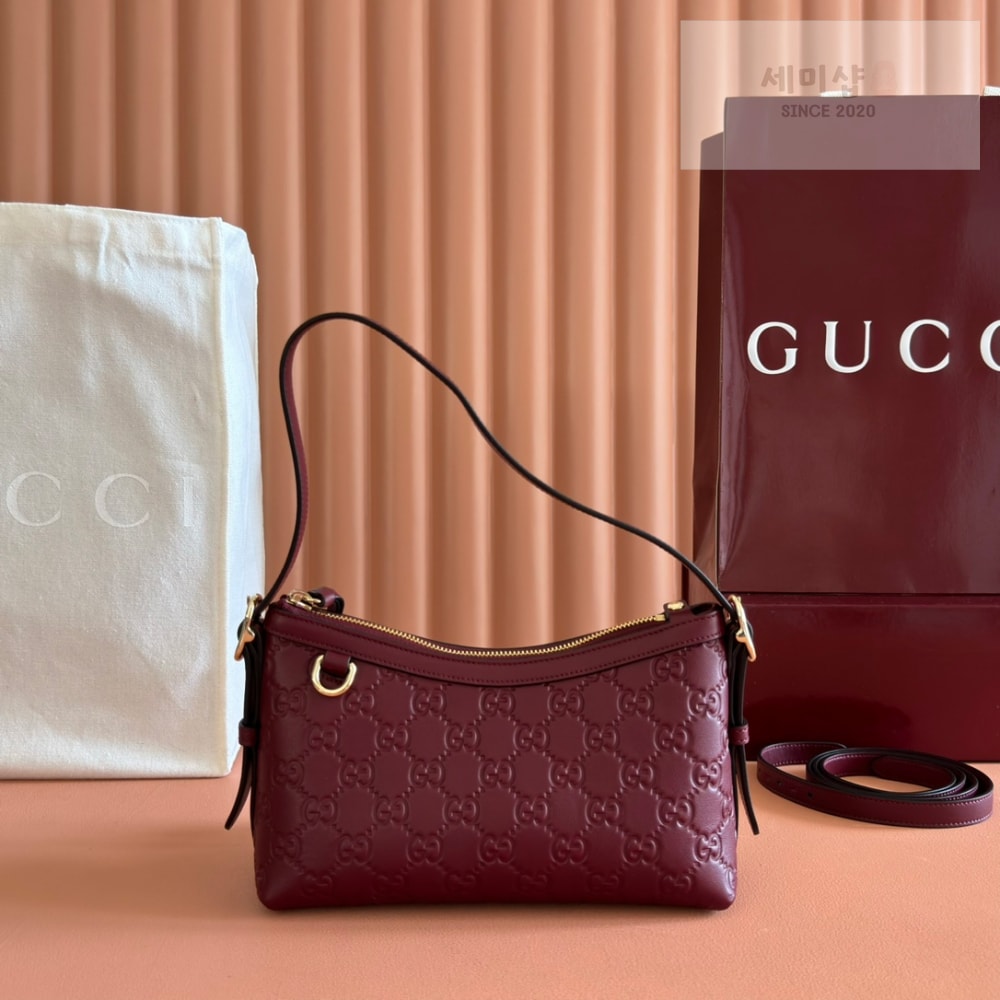 Gucci Gucci GG Emblem Shoulder Bag 2번 이미지