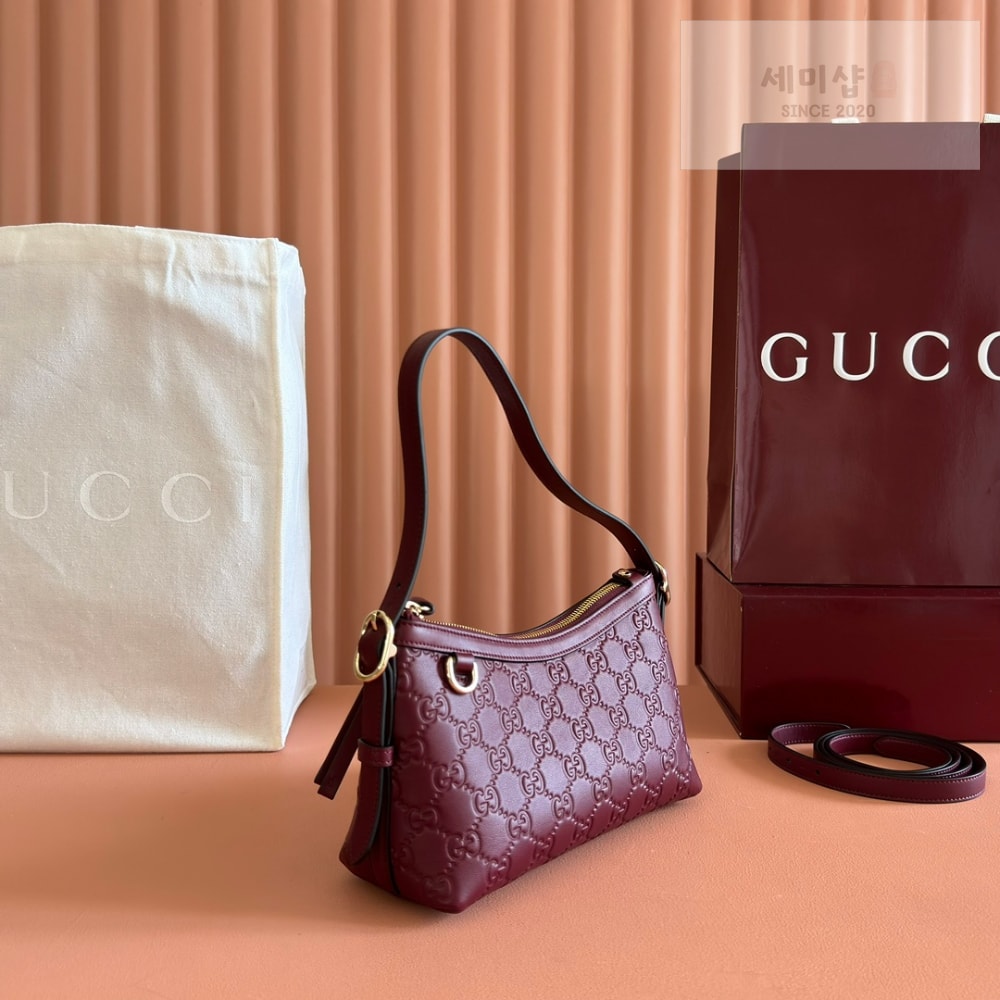 Gucci Gucci GG Emblem Shoulder Bag 7번 이미지