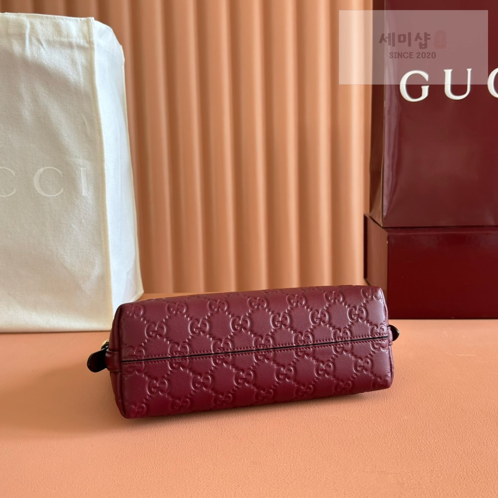 Gucci Gucci GG Emblem Shoulder Bag 20번 이미지