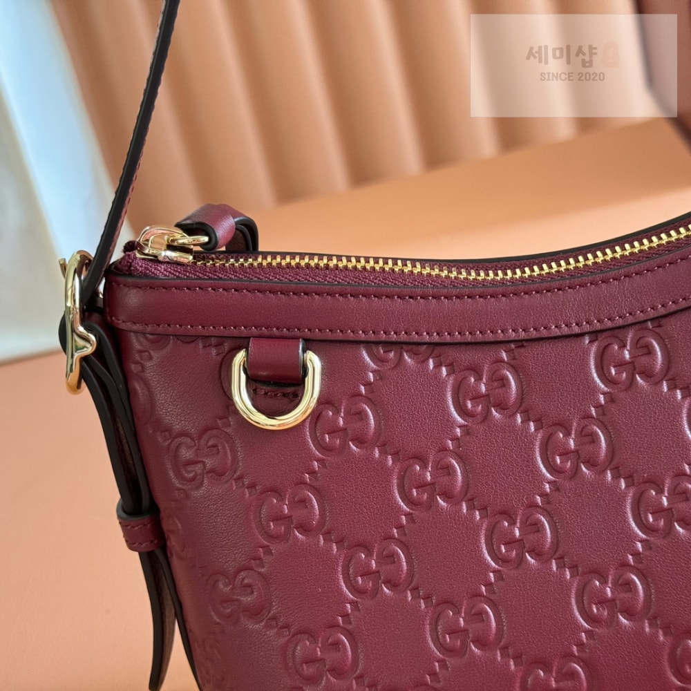 Gucci Gucci GG Emblem Shoulder Bag 21번 이미지