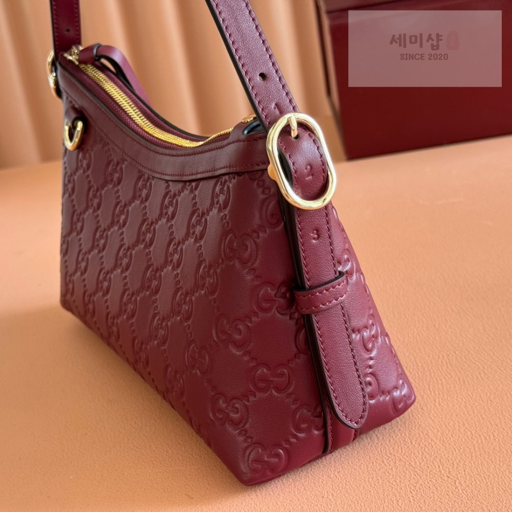 Gucci Gucci GG Emblem Shoulder Bag 14번 이미지