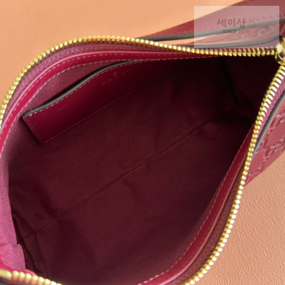 Gucci Gucci GG Emblem Shoulder Bag 18번 이미지