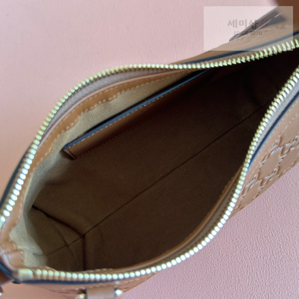Gucci Gucci GG Emblem Shoulder Bag 19번 이미지