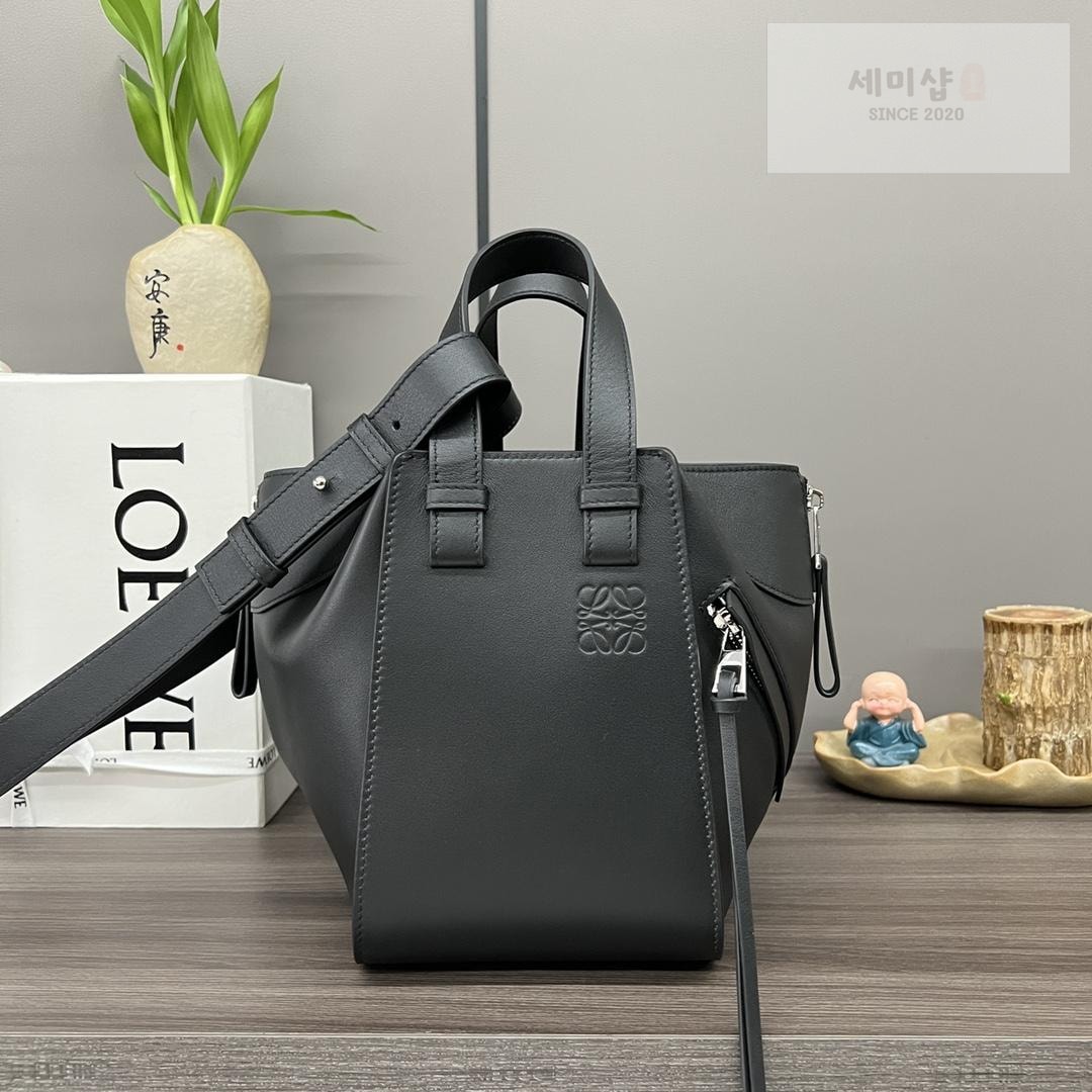 Loewe Loewe Compact Hammock Bag 1번 이미지
